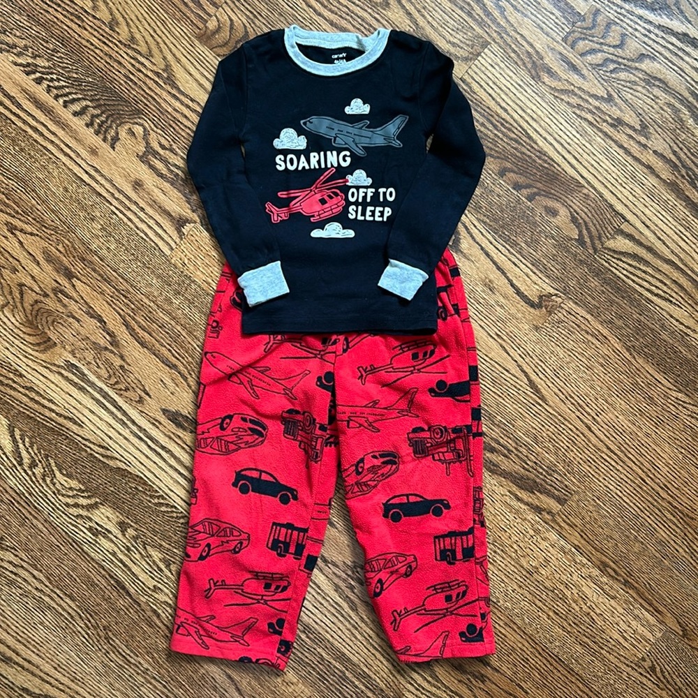 Boys Carter’s 2 Piece Pajama Set Size 4T